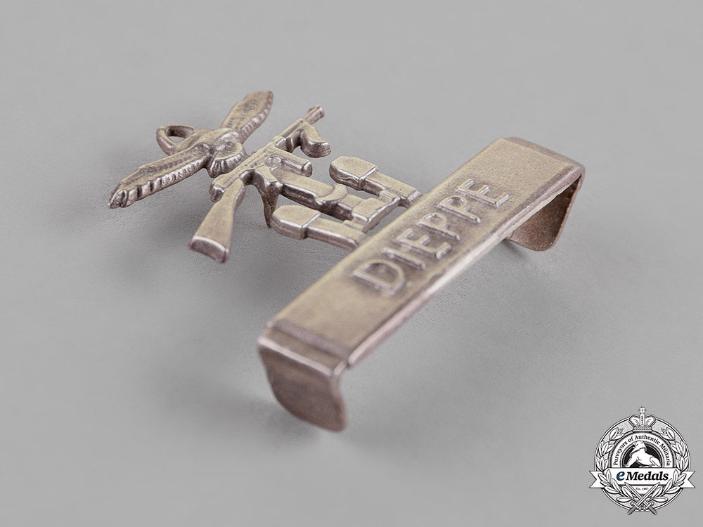 canada._a_dieppe_clasp_for_the_canadian_volunteer_service_medal_c18-016274