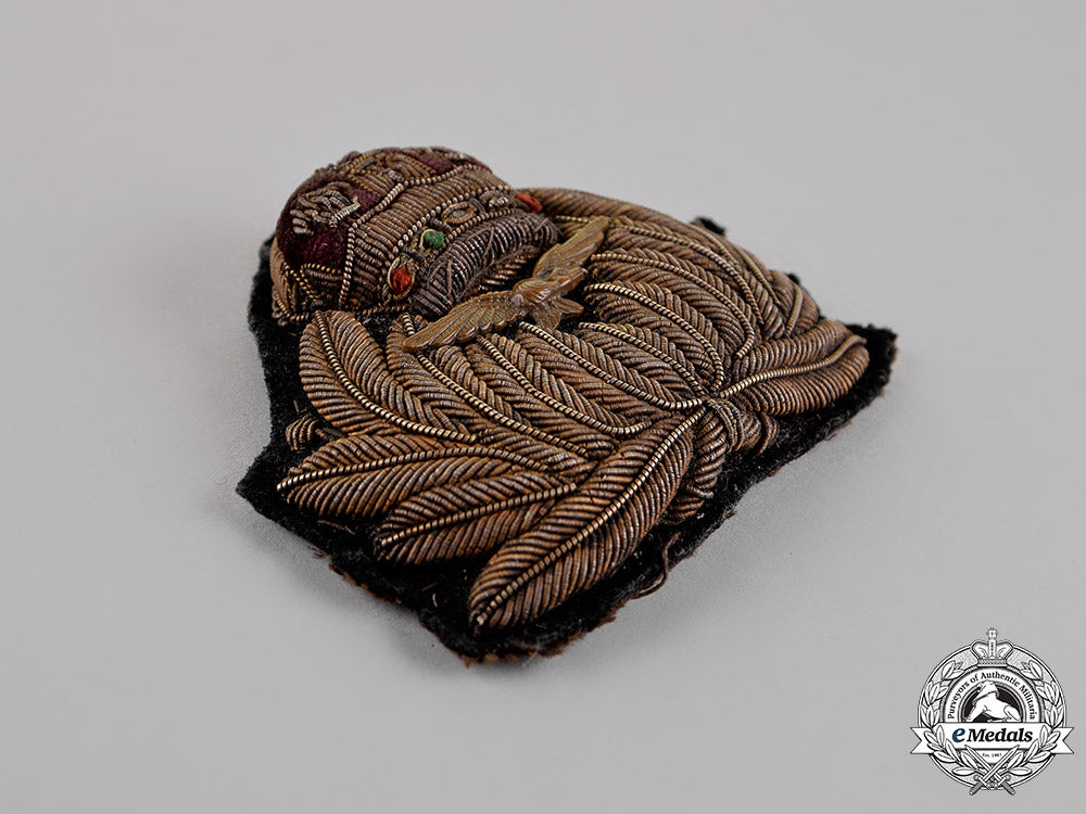 great_britain._a_royal_naval_air_service(_rnas)_officer's_cap_badge,_c.1916_c18-016287