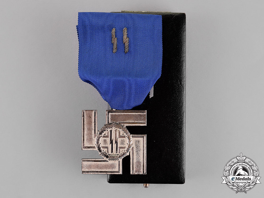 germany._a_mint_ss12-_year_long_service_award_in_its_original_case_of_issue_c18-016534