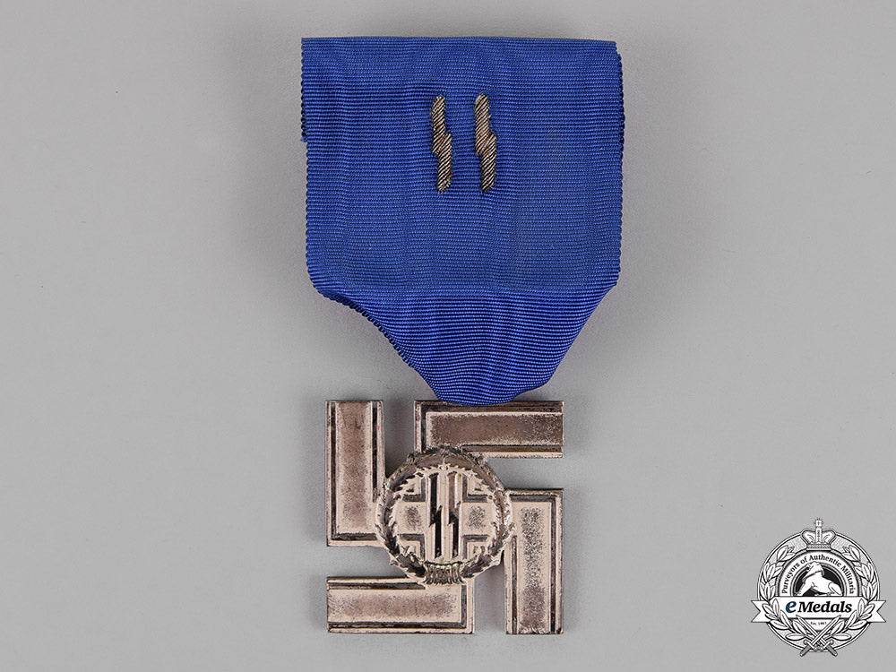germany._a_mint_ss12-_year_long_service_award_in_its_original_case_of_issue_c18-016535