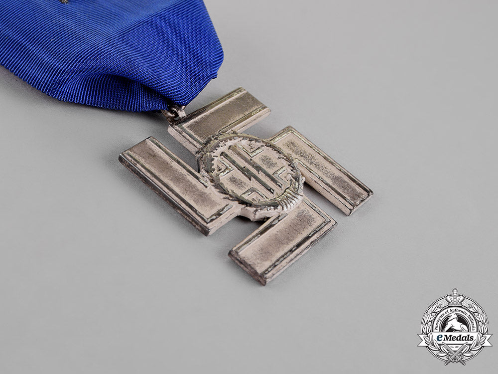 germany._a_mint_ss12-_year_long_service_award_in_its_original_case_of_issue_c18-016538