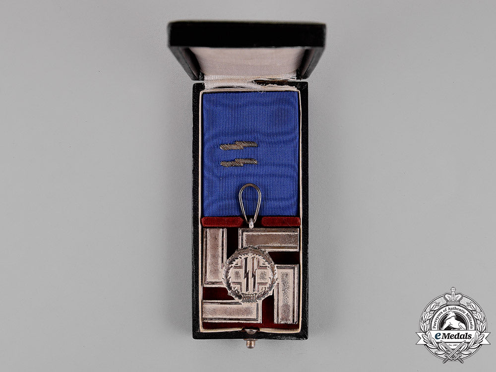 germany._a_mint_ss12-_year_long_service_award_in_its_original_case_of_issue_c18-016542
