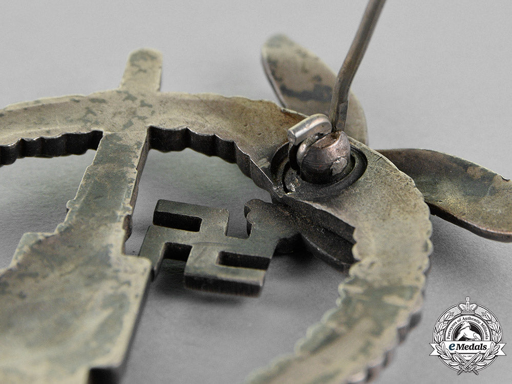 germany,_luftwaffe._an_early_flak_artillery_badge_c18-016962