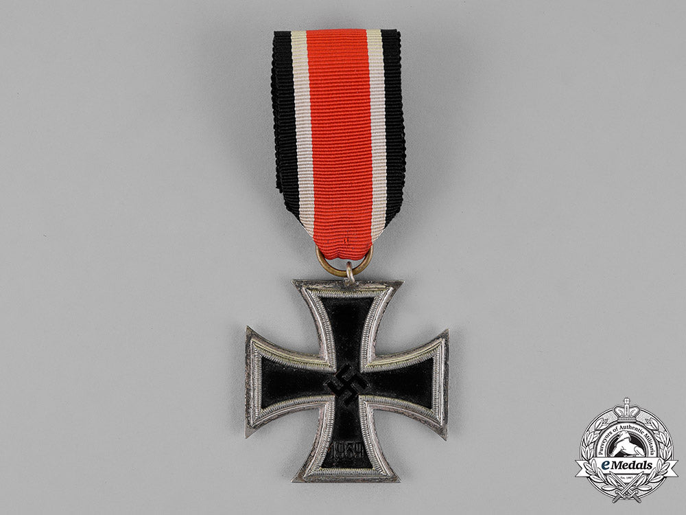 germany._an_iron_cross_second_class1939,_schinkel_version,_by_w._deumer_c18-016963