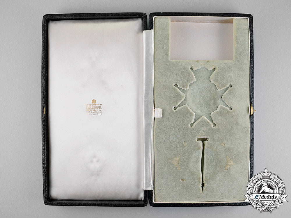 great_britain._a_most_honourable_order_of_the_bath,_knight_grand_cross_set,_military_division_case_c18-017160_1