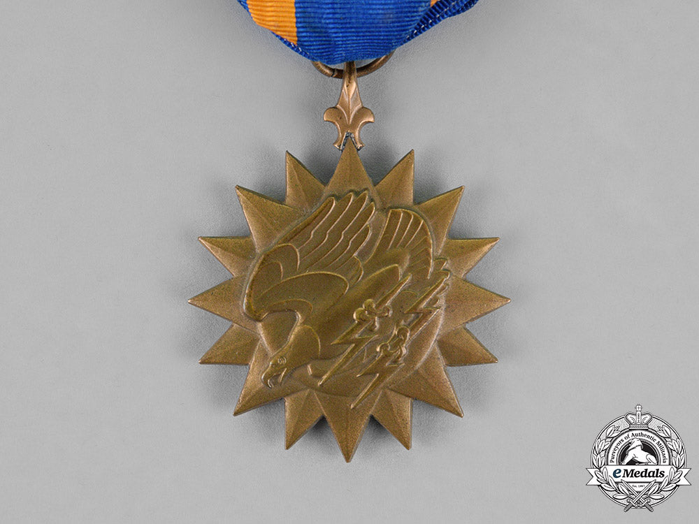 united_states._a_posthumously_awarded_air_medal_to_lieutenant_burke,_killed_in_a_flying_accident_at_la_tontouta,_new_caledonia_c18-017291