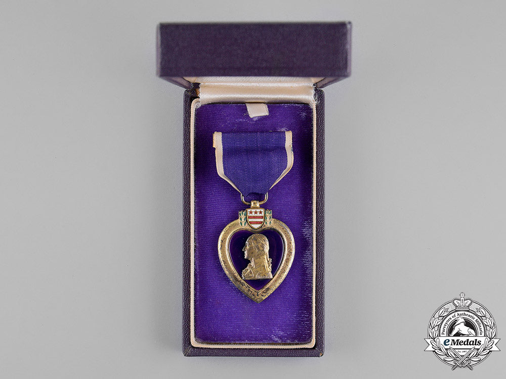 united_states._a_posthumous_purple_heart_to_electrician's_mate_uss_cushing(_dd-376),_kia_during_the_battle_of_guadalcanal_c18-017327