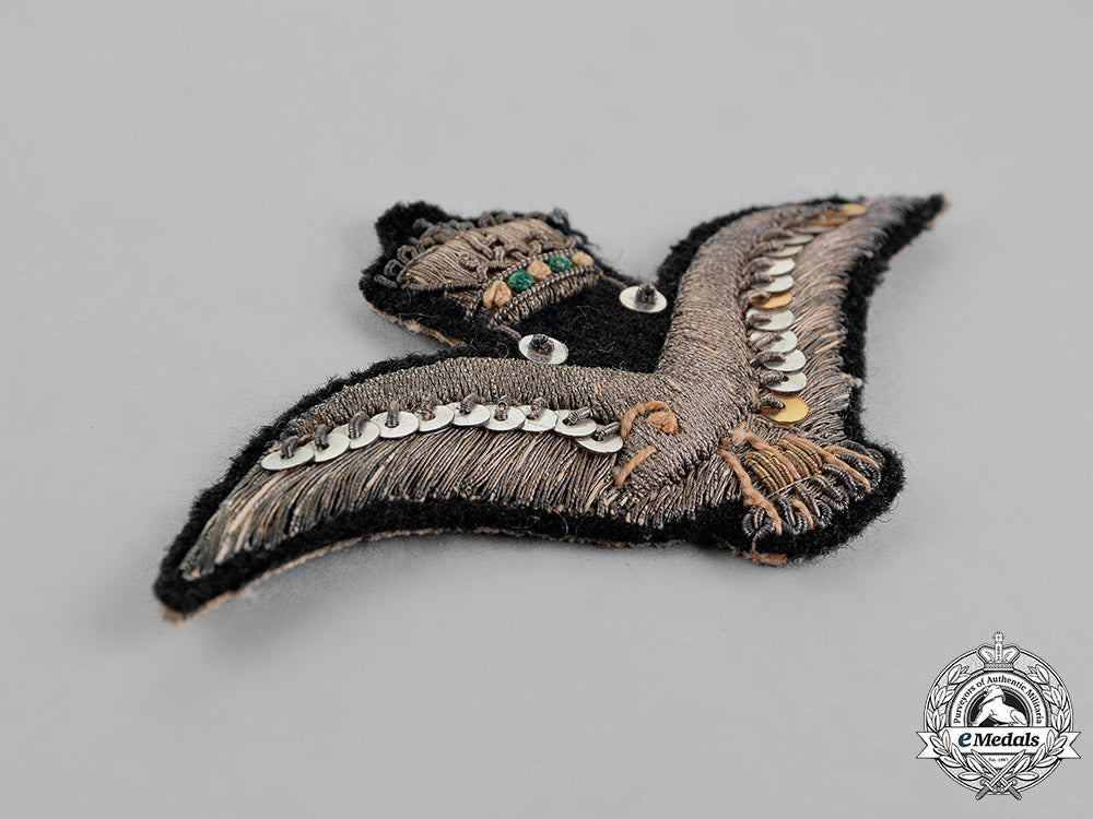 hungary,_regency._a_fine_hungarian_air_force_warrant_officer's/_sergeant's_cap_badge_c18-017474_1_1