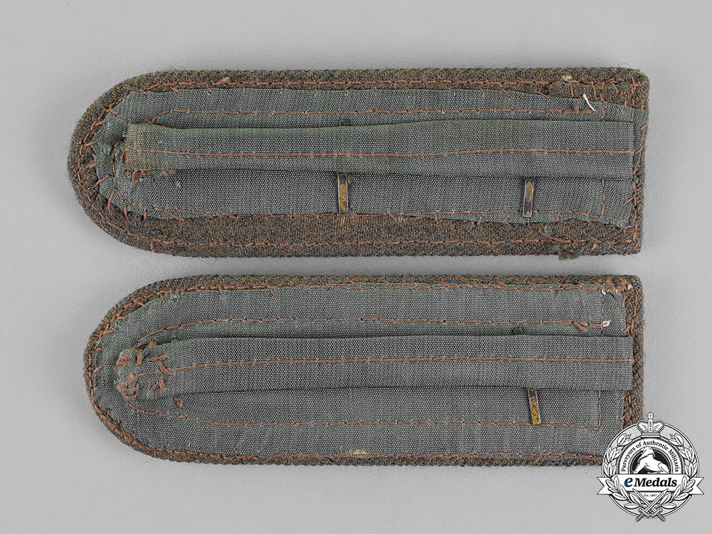 croatia._a_pair_of_ww2_period_state_labor_service_shoulder_straps_c18-017477
