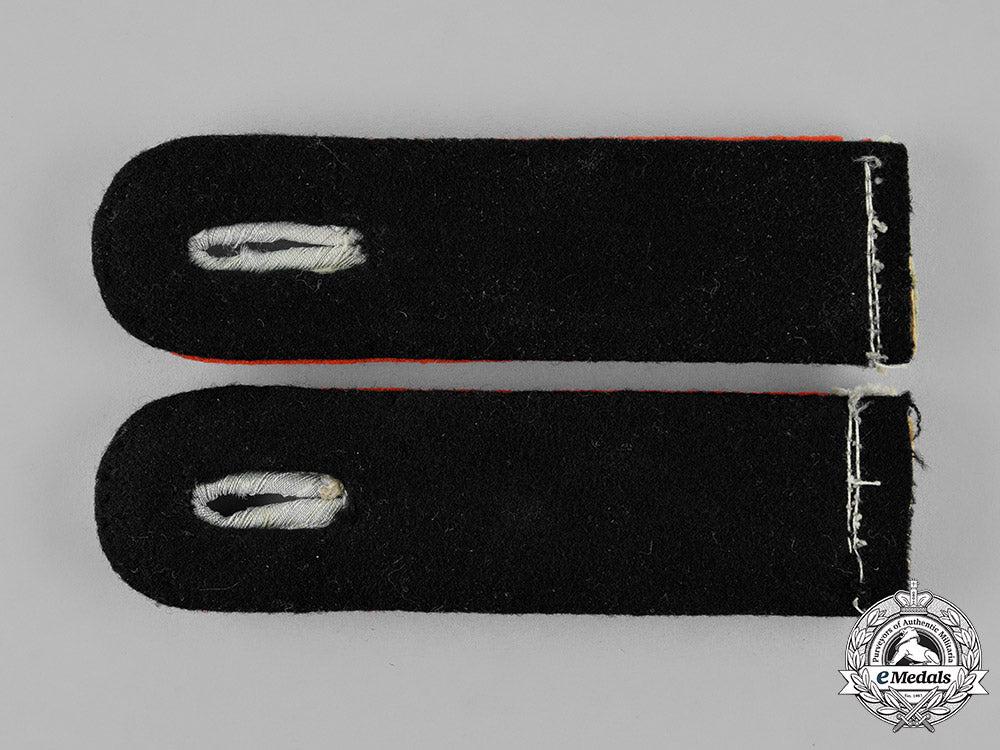 germany._a_set_of_waffen-_ss_artillery_observer_bataillon_hauptsturmführer_shoulder_boards_c18-017807