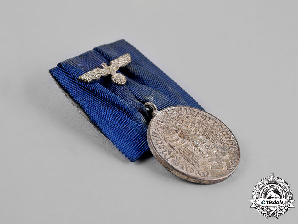 germany._a_wehrmacht4-_year_long_service_medal,_mounted_c18-018045