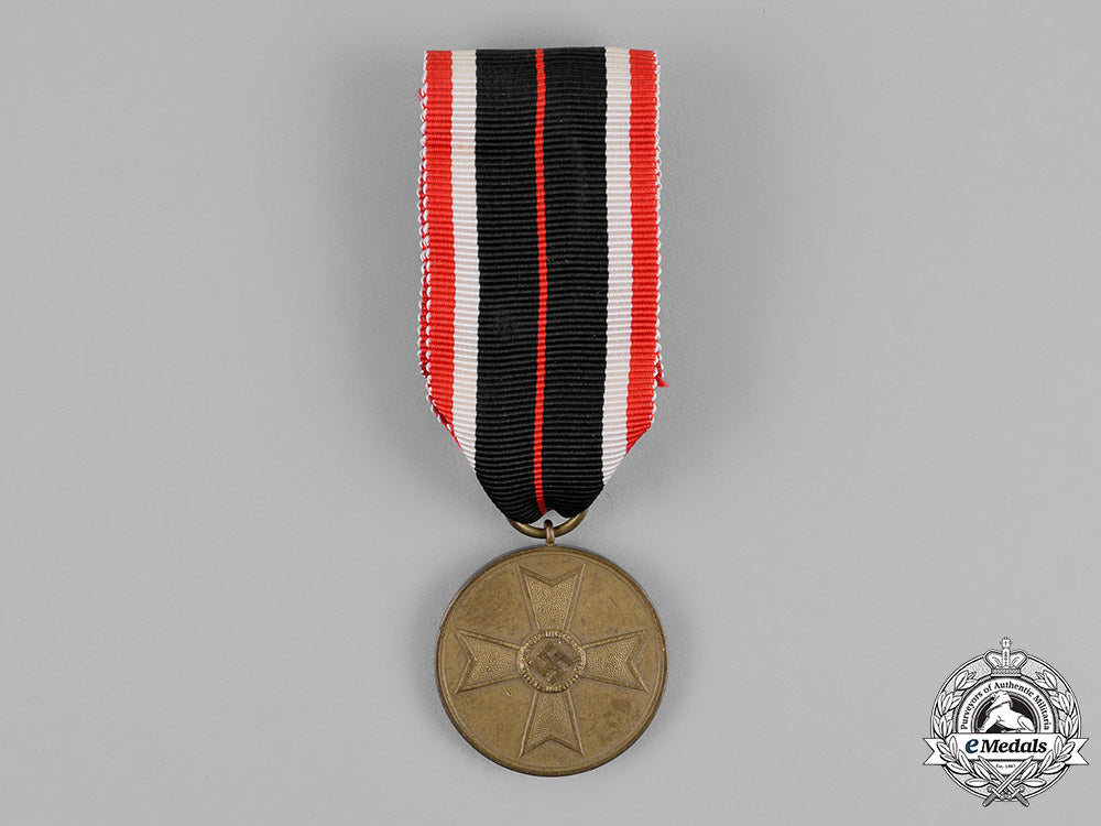 germany._a_war_merit_medal,_in_its_packet_of_issue,_by_richard_simm&_söhne_c18-018124