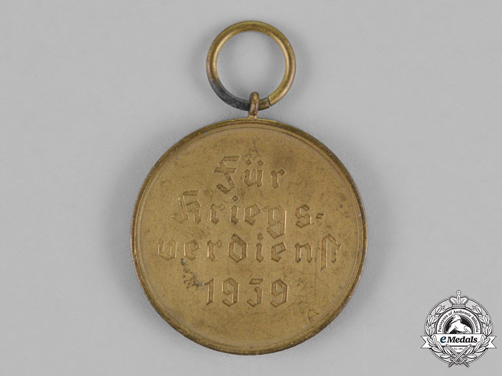 germany._a_war_merit_medal,_in_its_packet_of_issue,_by_richard_simm&_söhne_c18-018126