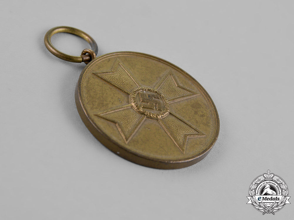 germany._a_war_merit_medal,_in_its_packet_of_issue,_by_richard_simm&_söhne_c18-018127