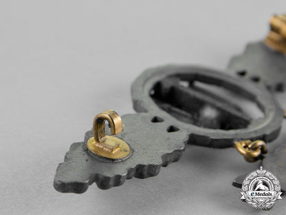 germany,_luftwaffe._a_squadron_clasp_for_long_distance_figthers,_gold_grade,_with400_hanger_c18-018149_1_1_1_1