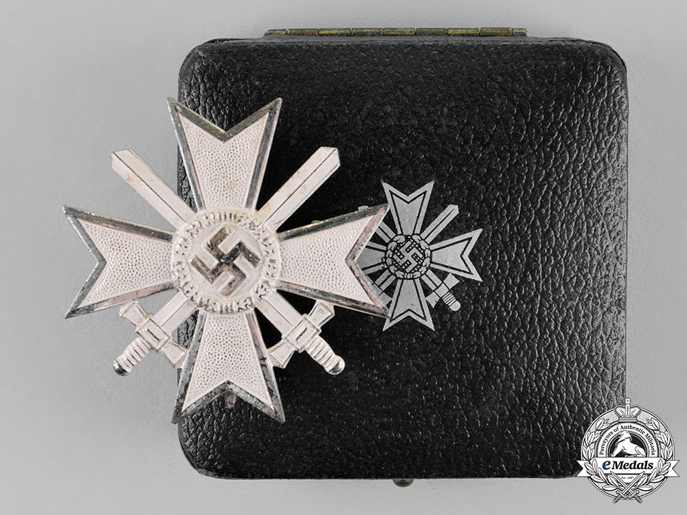 germany._a_war_merit_cross_first_class,_with_swords,_by_kerbach&_oesterhelt_c18-018194