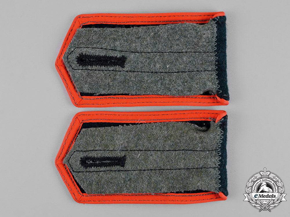 germany._a_set_of_volunteer_russian_liberation_army_em’s_shoulder_straps_c18-018246