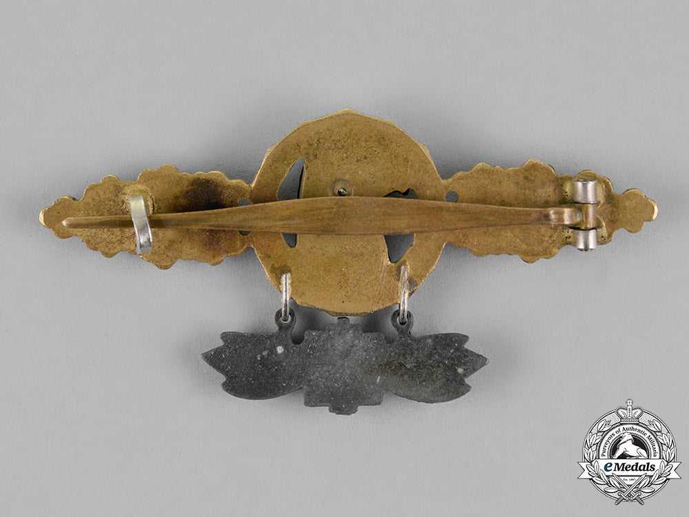 germany,_luftwaffe._a_reconnaissance_unit_squadron_clasp,_gold_grade_with_commemorative_hanger_c18-018250_1