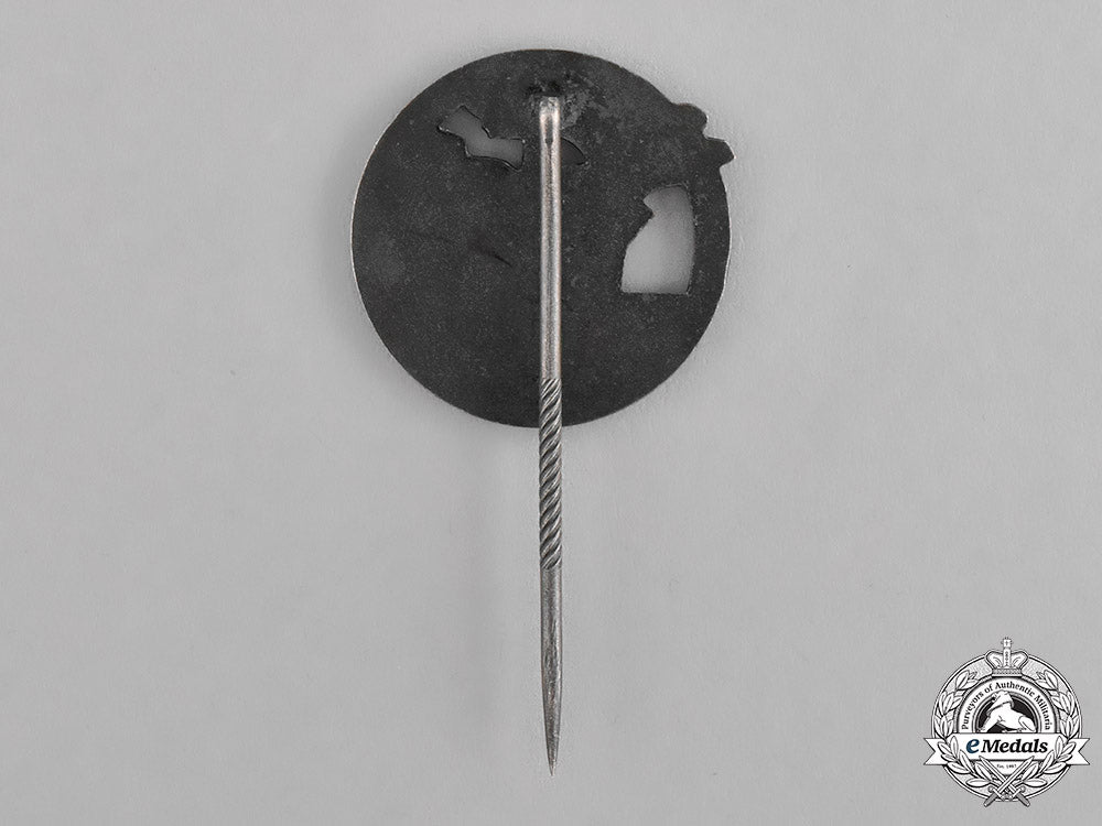 germany,_kriegsmarine._a_cased_mint_set_of_blockade_runner_badges_by_schwerin_of_berlin_c18-018283