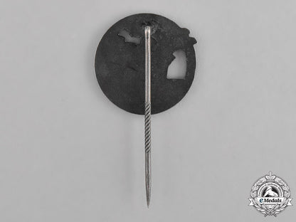 germany,_kriegsmarine._a_cased_mint_set_of_blockade_runner_badges_by_schwerin_of_berlin_c18-018283