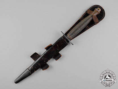 united_kingdom._a_fairbairn-_sykes_fighting_knife,3_rd_type,_c.1943_c18-018385