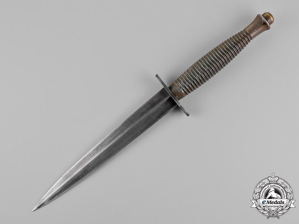 united_kingdom._a_fairbairn-_sykes_fighting_knife,3_rd_type,_c.1943_c18-018387