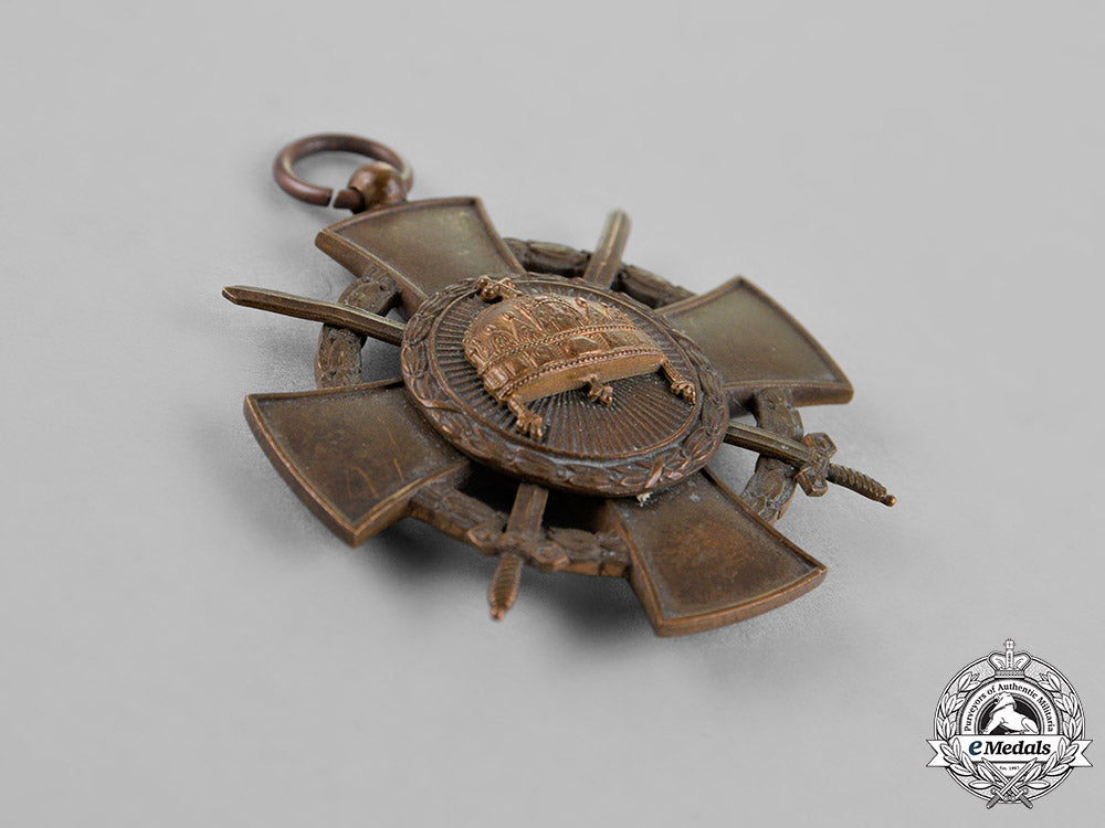 hungary,_regency._order_of_the_holy_crown,_bronze_cross_with_wd_and_swords,1943_c18-018540