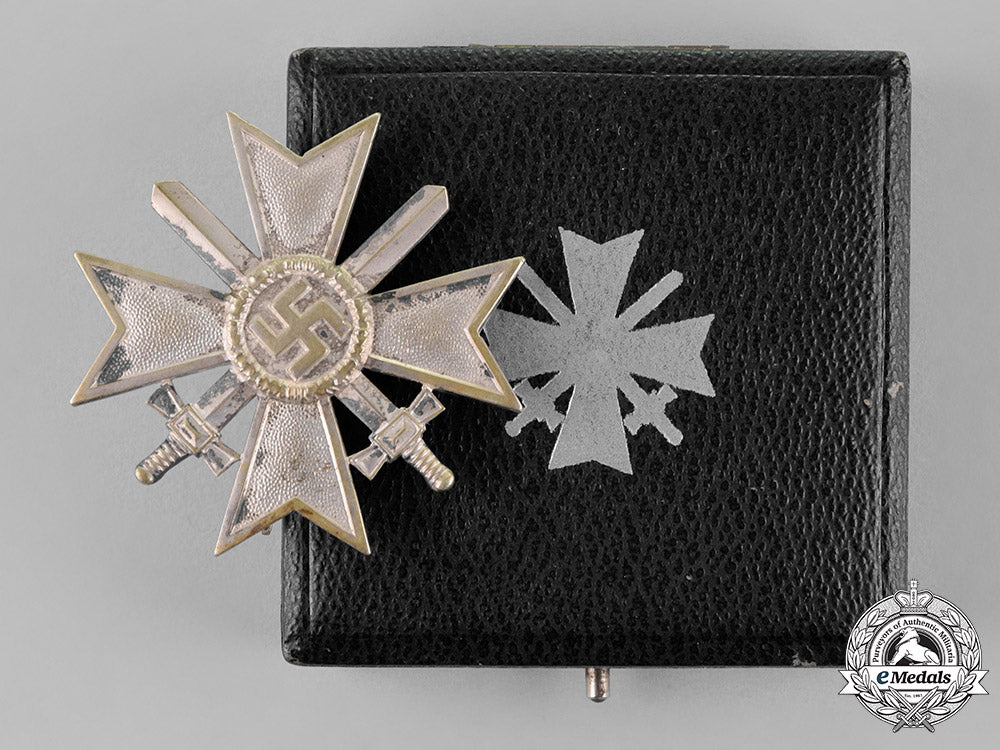 germany._an_early_war_merit_cross_first_class_with_swords_by_friedrich_orth,_wien_c18-018601