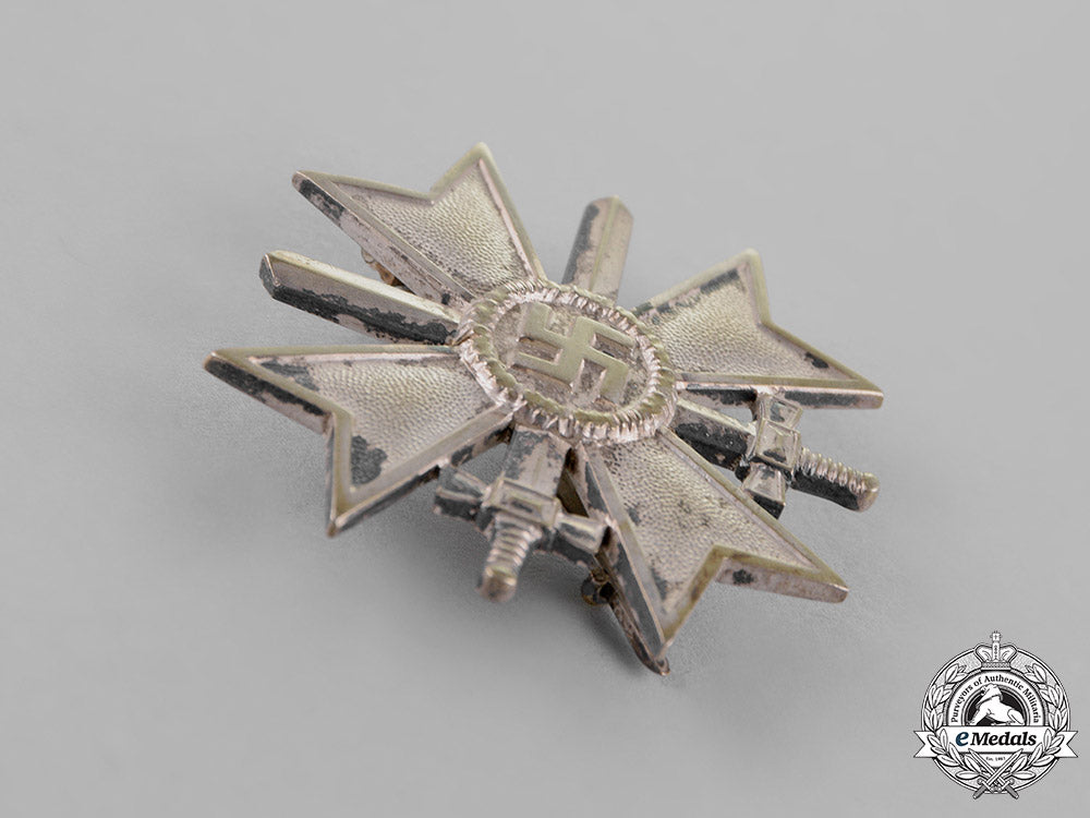germany._an_early_war_merit_cross_first_class_with_swords_by_friedrich_orth,_wien_c18-018605