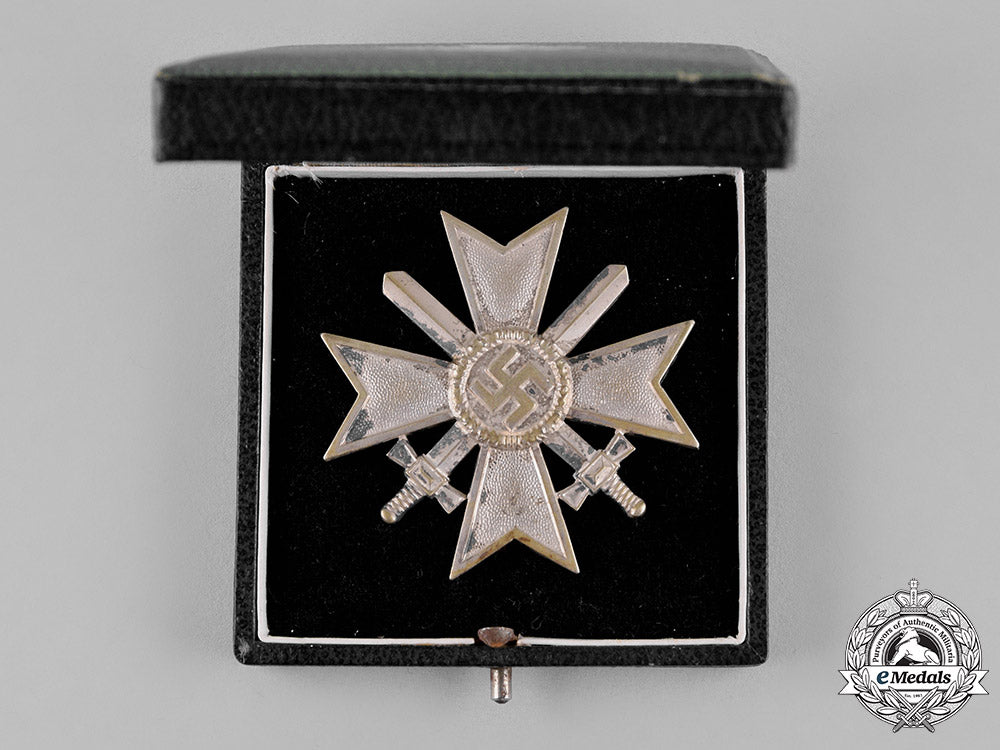germany._an_early_war_merit_cross_first_class_with_swords_by_friedrich_orth,_wien_c18-018611