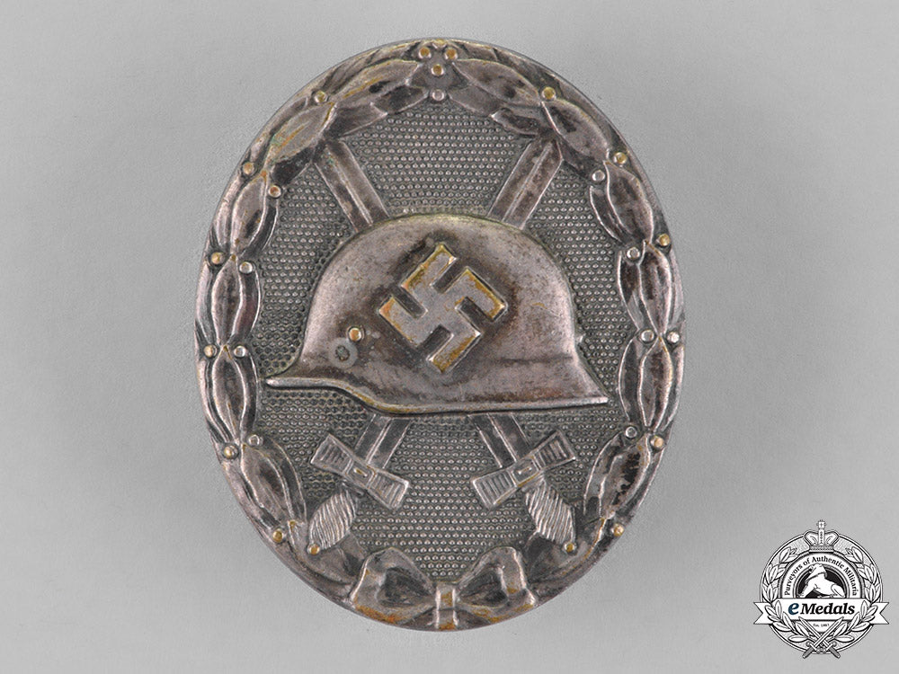 germany._an_early_silver_grade_wound_badge_by_the_official_state_mint_of_vienna_c18-018656