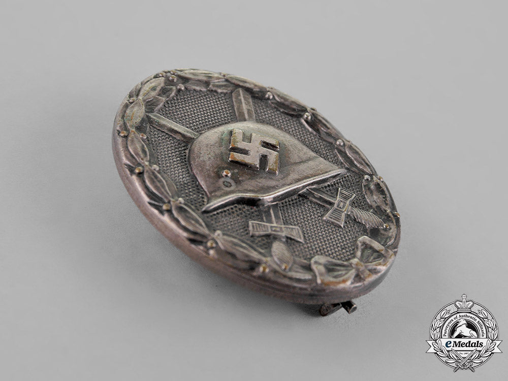 germany._an_early_silver_grade_wound_badge_by_the_official_state_mint_of_vienna_c18-018659