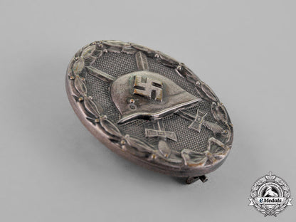 germany._an_early_silver_grade_wound_badge_by_the_official_state_mint_of_vienna_c18-018659