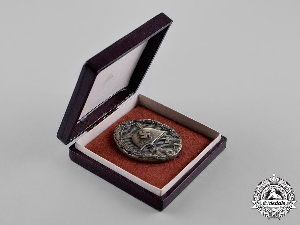 germany._an_early_silver_grade_wound_badge_by_the_official_state_mint_of_vienna_c18-018664