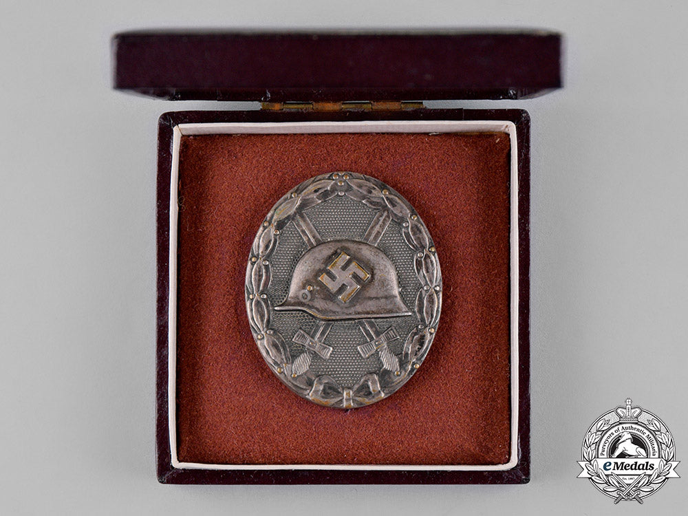 germany._an_early_silver_grade_wound_badge_by_the_official_state_mint_of_vienna_c18-018665