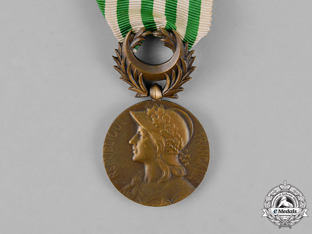 france,_republic._a_lot_of_three_medals&_awards_c18-018739