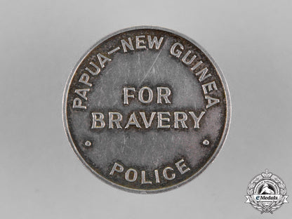papua_new_guinea._a_native_police_valour_badge1940-1964_c18-018909