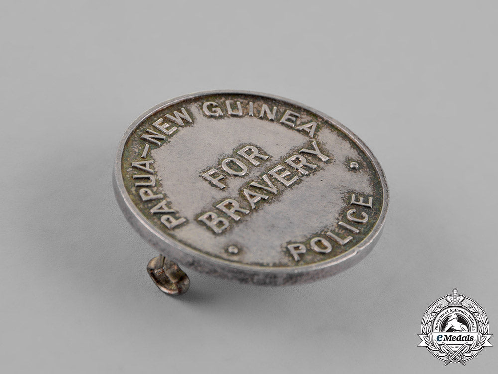 papua_new_guinea._a_native_police_valour_badge1940-1964_c18-018912