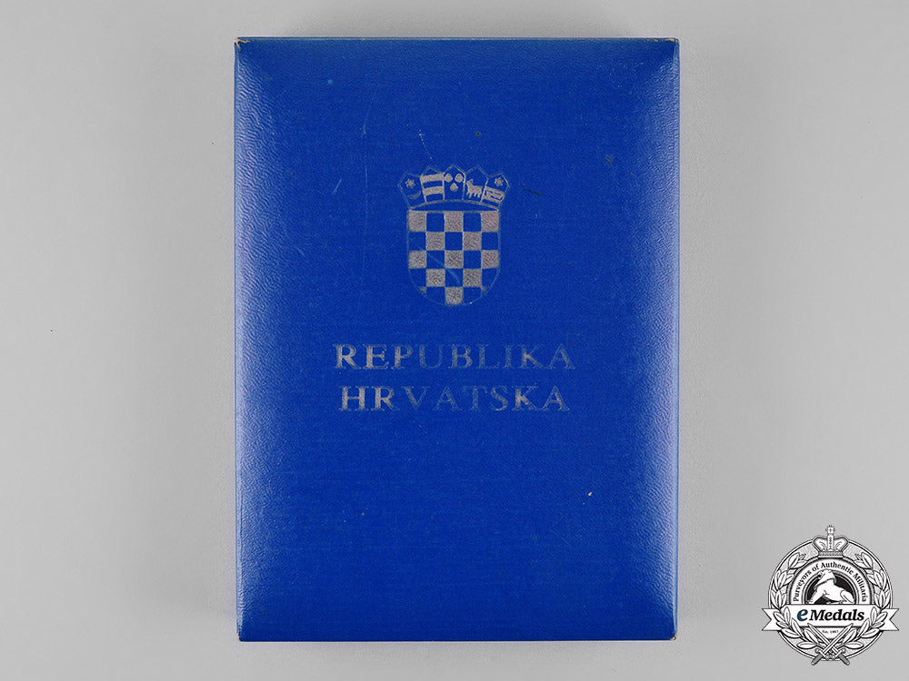 croatia._an_order_of_petar_zrinski_and_frank_krste_frankopan(_with_silver_wreath)1995_c18-019025