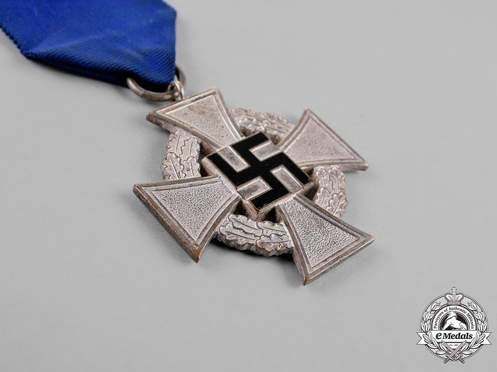 germany._two_civil_faithful_service_medals_c18-019133