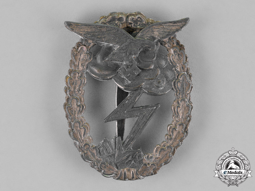 germany,_luftwaffe._a_ground_assault_badge,_by_rudolf_karneth_of_gablonz_c18-019361