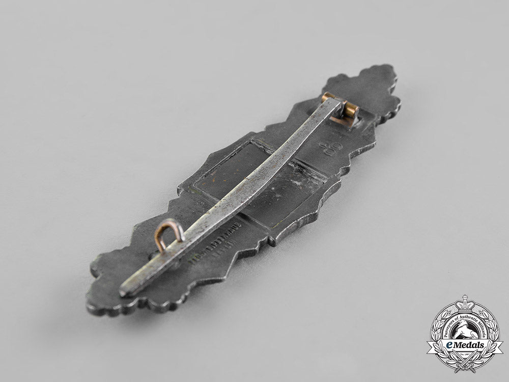 germany,_wehrmacht._a_close_combat_clasp,_silver_grade,_by_friedrich_linden_of_lüdenscheid_c18-019420_1