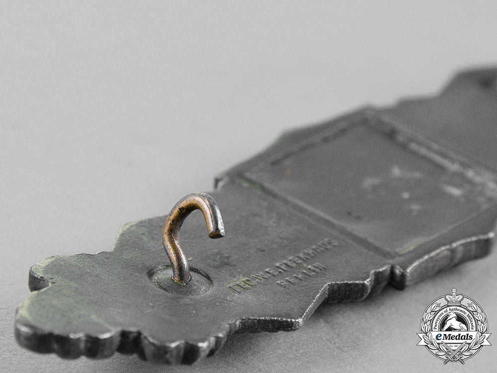 germany,_wehrmacht._a_close_combat_clasp,_silver_grade,_by_friedrich_linden_of_lüdenscheid_c18-019422_1