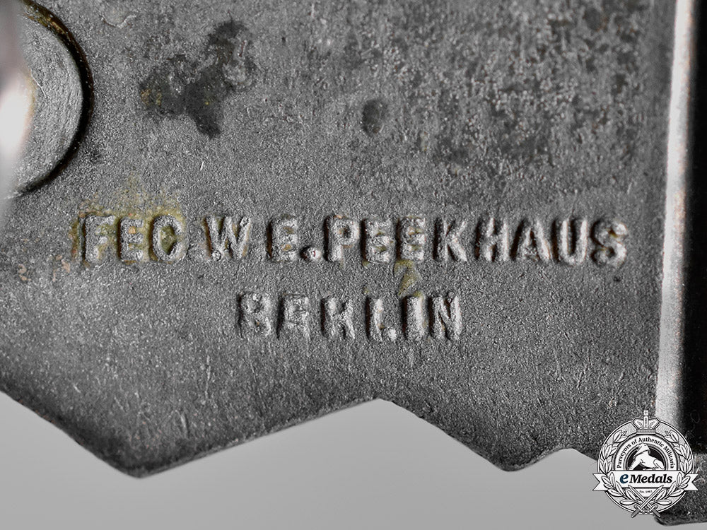 germany,_wehrmacht._a_close_combat_clasp,_silver_grade,_by_friedrich_linden_of_lüdenscheid_c18-019424_1