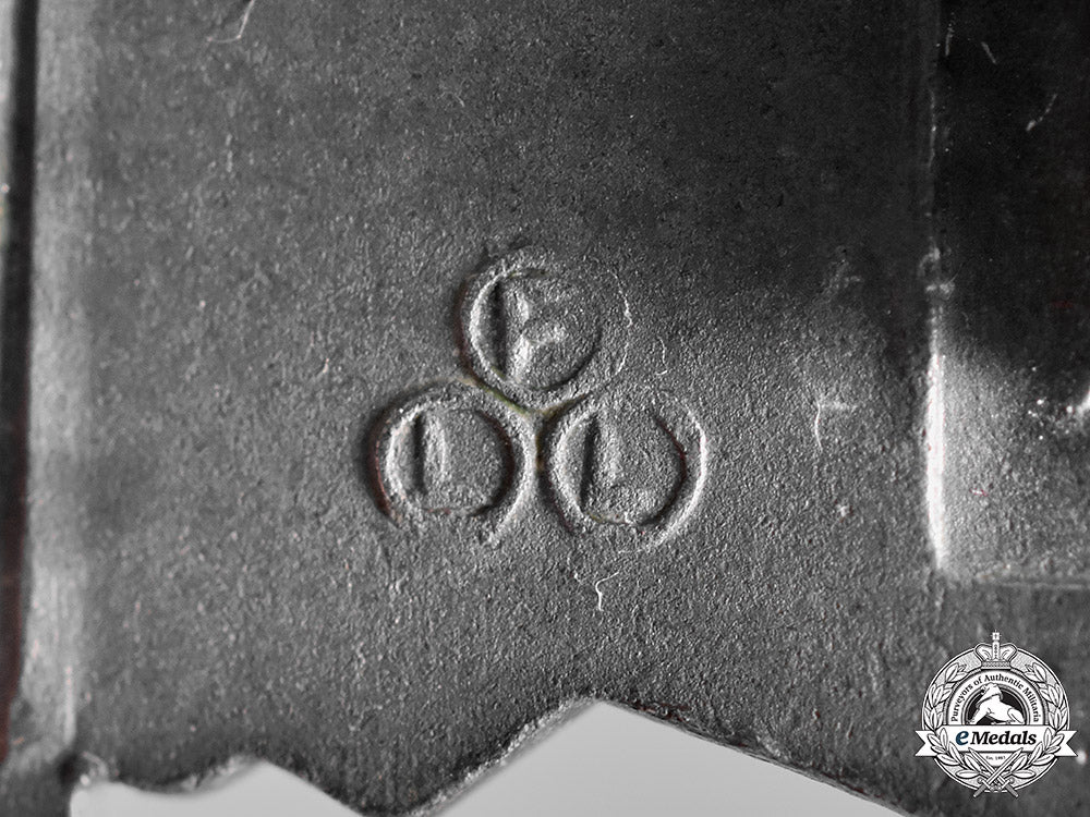 germany,_wehrmacht._a_close_combat_clasp,_silver_grade,_by_friedrich_linden_of_lüdenscheid_c18-019425_1