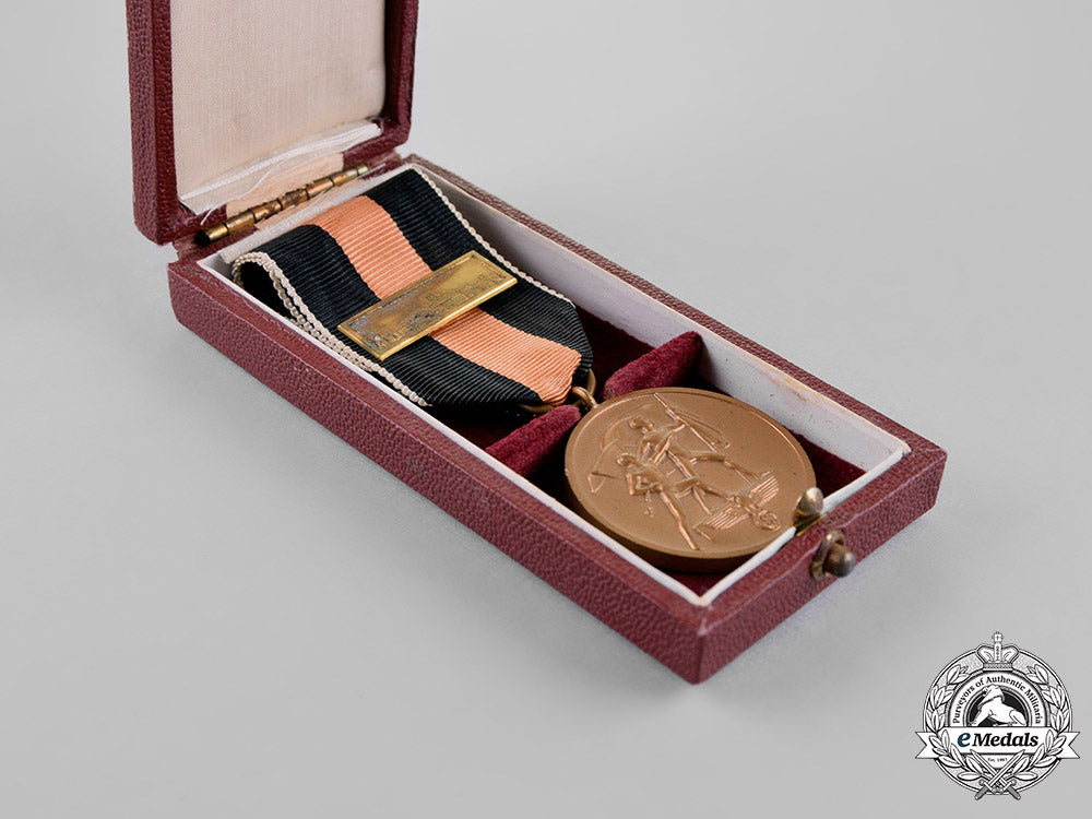 germany._a1938_entry_into_the_sudetenland_commemorative_medal_in_its_presentation_case_of_issue_c18-019490