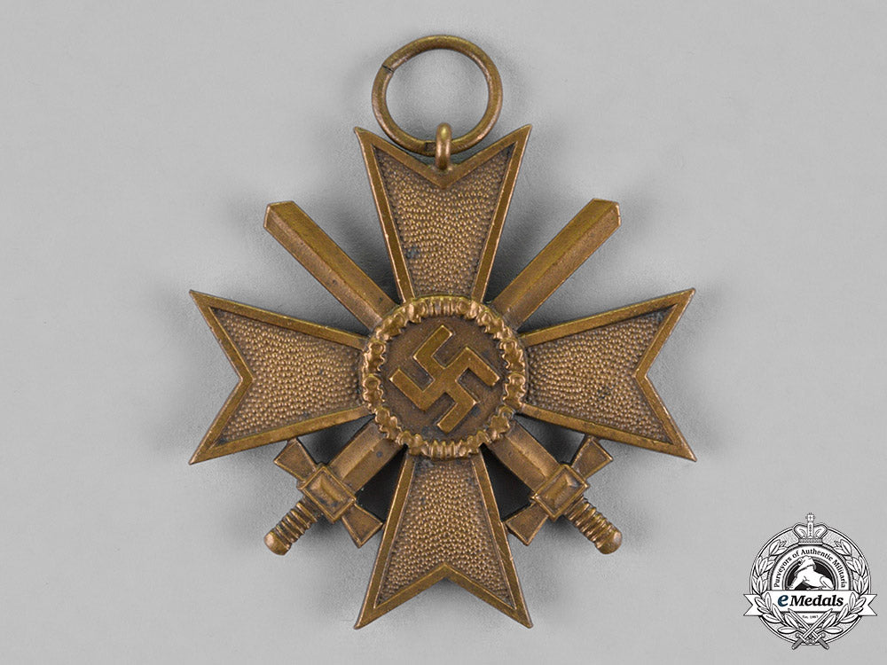 germany._a_grouping_of_a_war_merit_cross_second_class_with_swords,_and_a_war_merit_medal_c18-019493