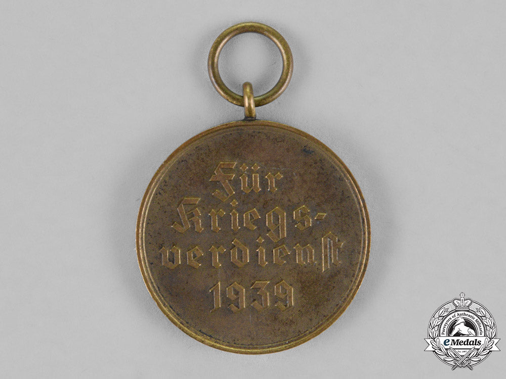 germany._a_grouping_of_a_war_merit_cross_second_class_with_swords,_and_a_war_merit_medal_c18-019498