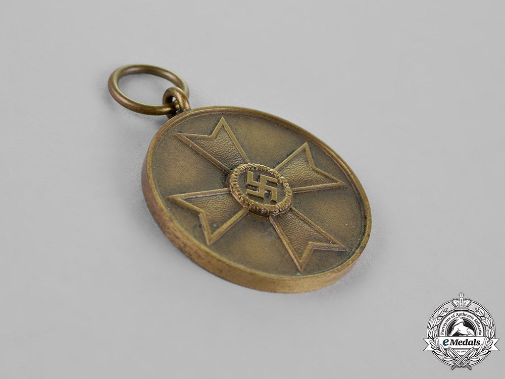 germany._a_grouping_of_a_war_merit_cross_second_class_with_swords,_and_a_war_merit_medal_c18-019499