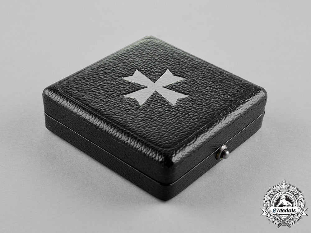 germany._a_war_merit_cross_first_class_without_swords_in_its_presentation_case_of_issue_c18-019569